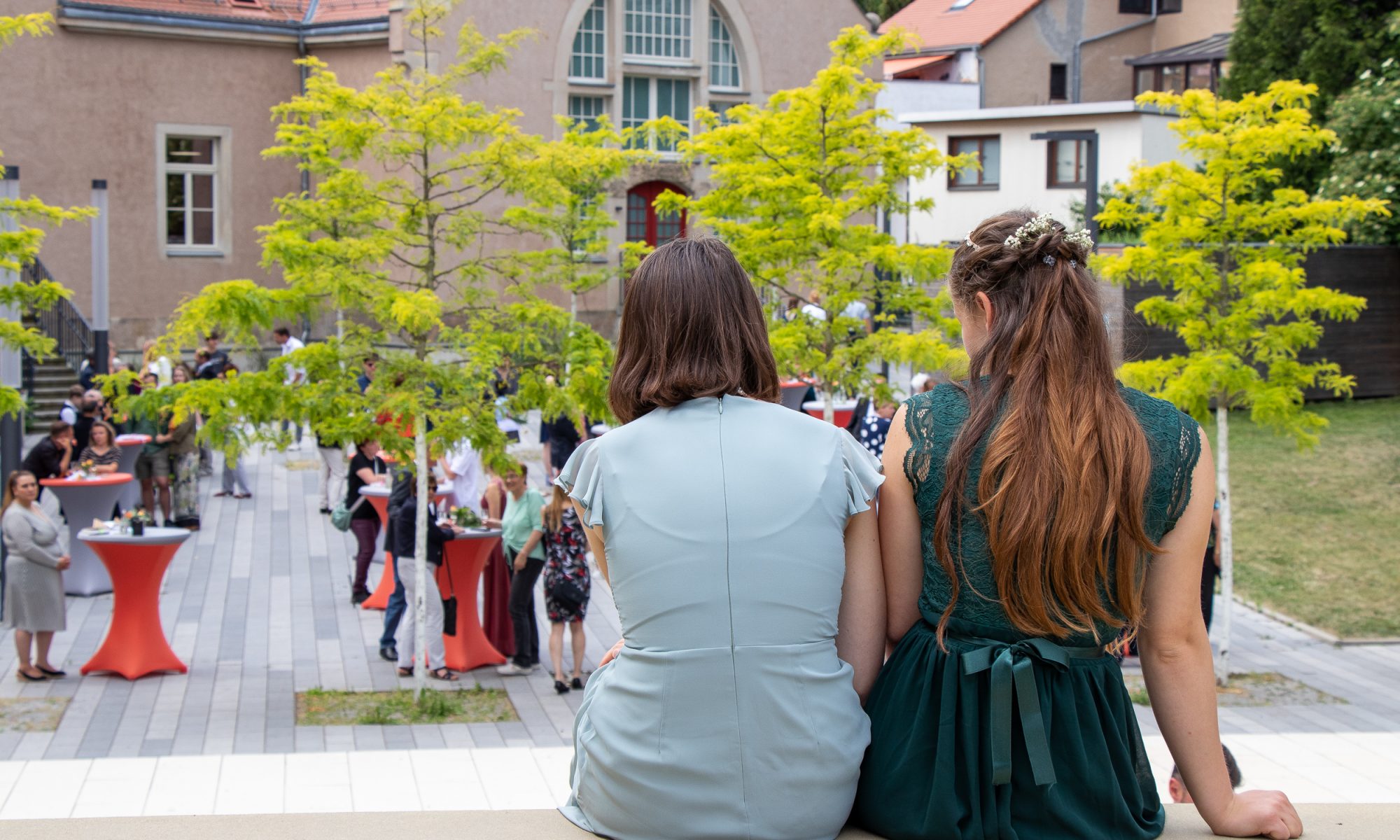 Sekt-Empfang bei schönem Frühlingswetter